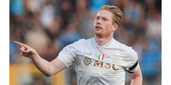 Kevin De Bruyne arriveert in een andere rol in het City of Manchester Stadium